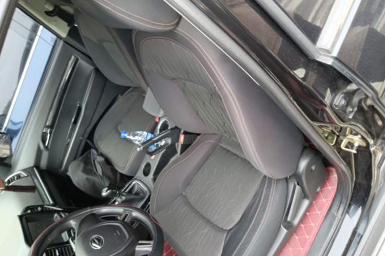 Used Land X8 2017 2.0T Gasoline 4x2 Luxury Edition Left Front Seat