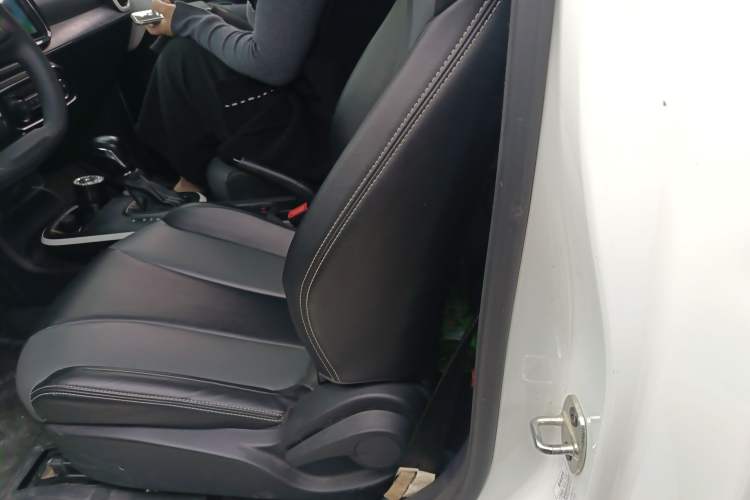 Used Roewe Clever 2022 311km QiQi BoBo Edition Left Rear Seat