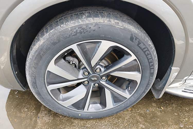 Used Li Auto ONE 2021 Extended-Range 6-Seater Version Left Front Wheel Hub