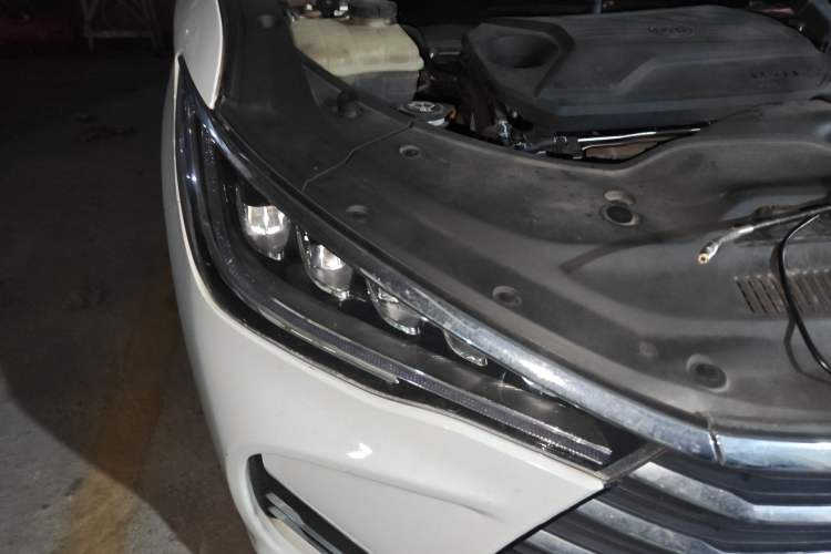 Used BYD Song MAX 2019 1.5T Automatic Smart Connect Prestige Model 6 Seats China VI Standard Right Front Headlight