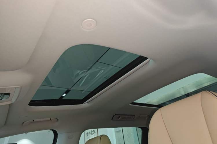 Used Denza D9 2024 DM-i 1050 Luxury Model
