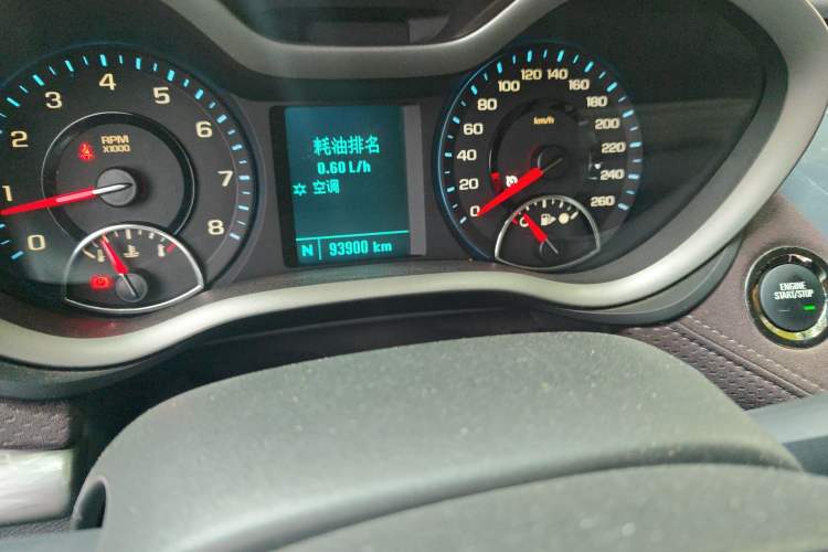 Used Chevrolet Malibu 2016 2.0L Automatic Luxury Edition Odometer Close Up