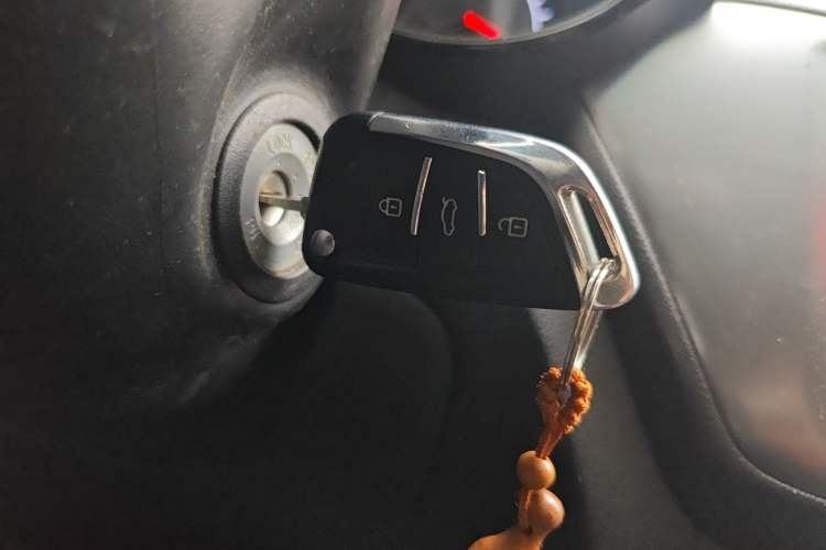 Used Kia K2 2011 Sedan 1.4L Manual Transmission GLS Vehicle Key