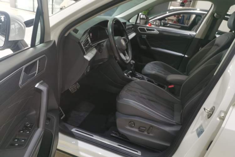 Used Volkswagen Tiguan L 2022 330TSI Automatic Two-Wheel Drive R-Line Enhanced Edition Driver Seat