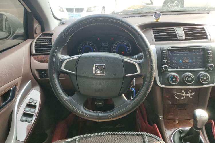 Used Zotye Z300 2016 New Vision 1.5L Manual Entry-Level Model with Sunroof
