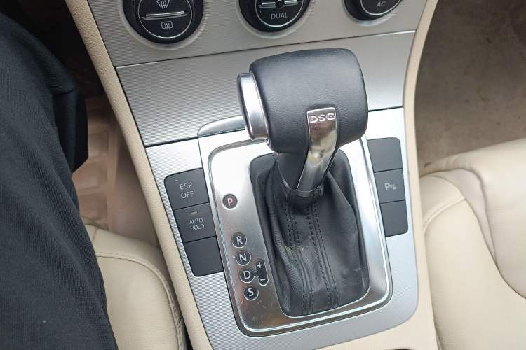 Used Volkswagen Magotan 2011 1.8TSI DSG Comfort Model Gear Lever