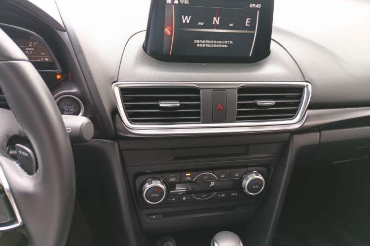 Used Mazda 3 Axela 2017 Hatchback 2.0L Automatic Sport Model China V Emission Standard Audio And AC Panel