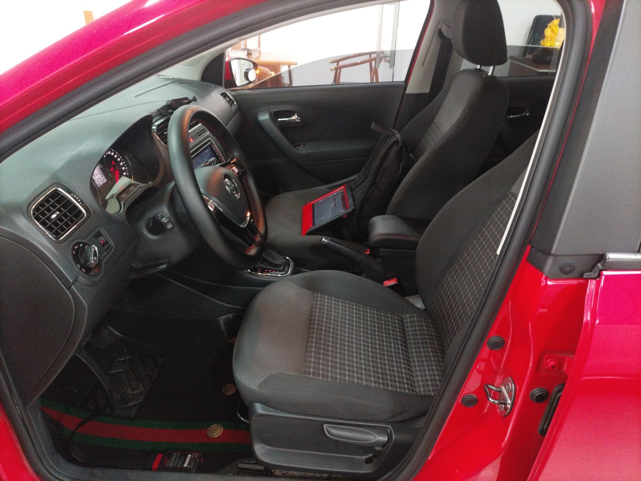 Переднее сиденье в автомобиле