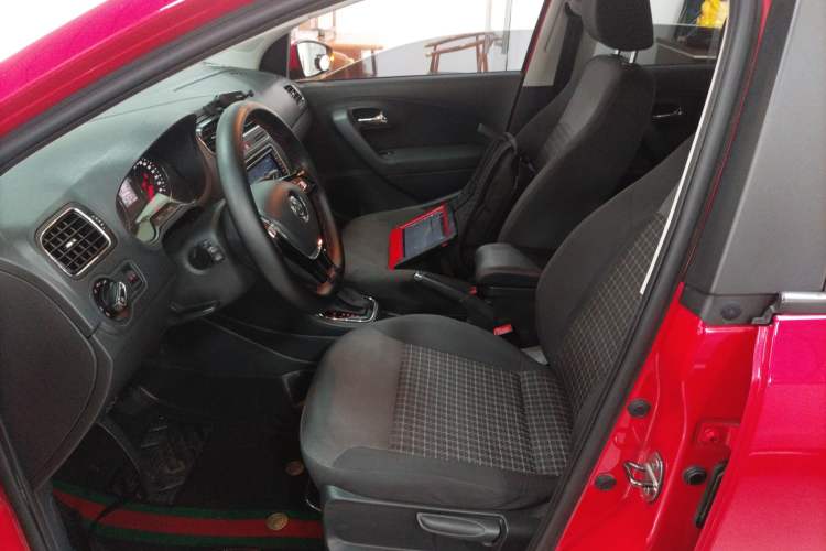 Used Volkswagen Polo 2016 1.6L Automatic Comfort Model