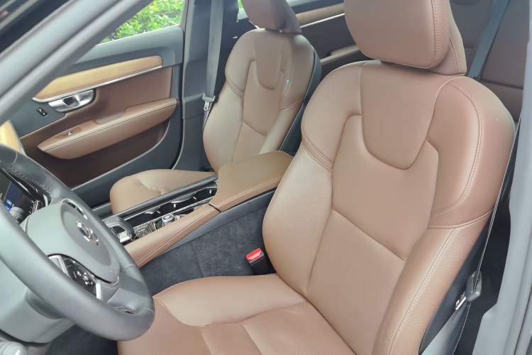 Used Volvo S90 2025 B5 Zhiyi Luxury Edition
