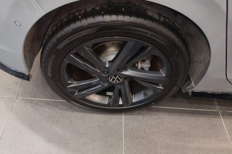 Used Volkswagen Golf 2024 280TSI DSG R-Line 50th Anniversary Edition Exterior 5