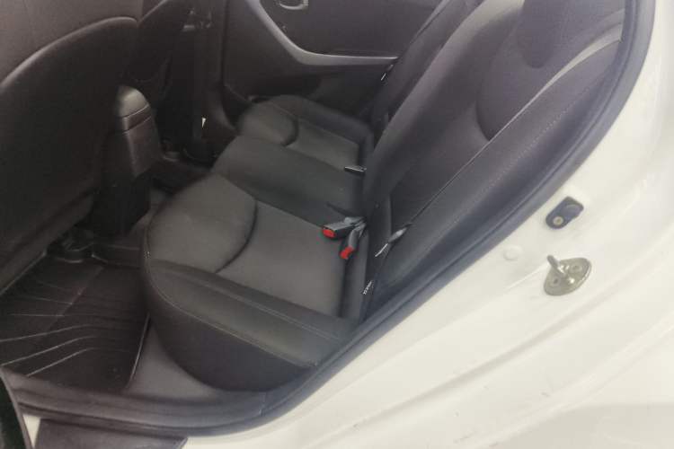 Used Hyundai Elantra (5th Generation / Langdong) 2016 1.6L Automatic Smart Version
