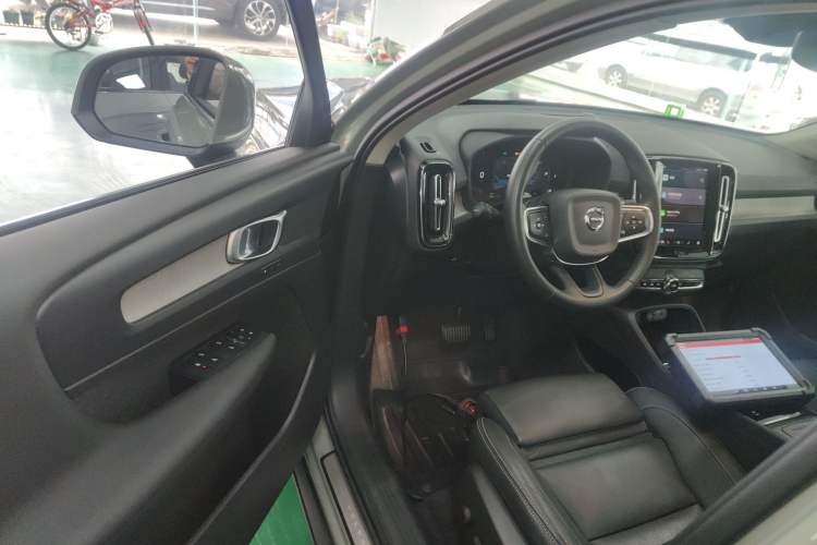 Used Volvo XC40 2024 B4 4x4 Smart Luxury Edition