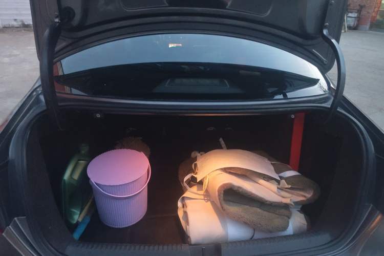 Used Volkswagen Sagitar 2014 1.4TSI Automatic Luxury Model Trunk