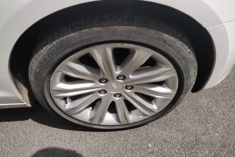 Used Cadillac ATS-L 2017 28T Tech Edition Right Front Wheel Hub