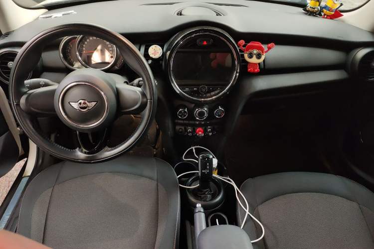 Used MINI 2018 1.5T ONE Five-Door Edition Center Console