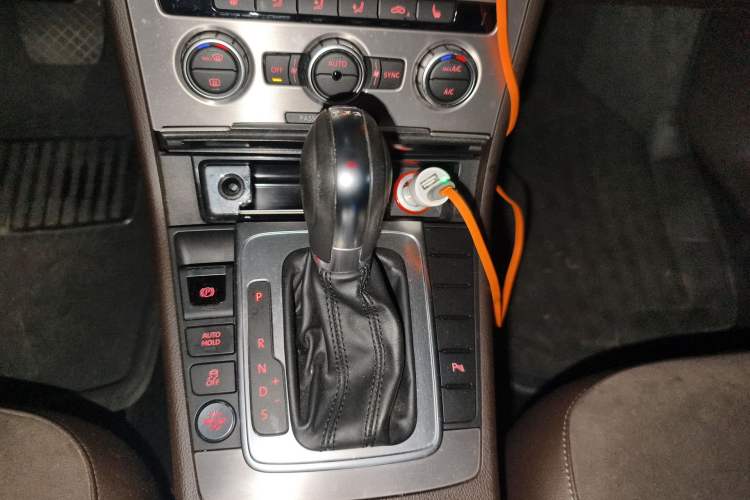 Used Volkswagen Magotan 2012 Travel Edition 2.0 TSI Comfort Version