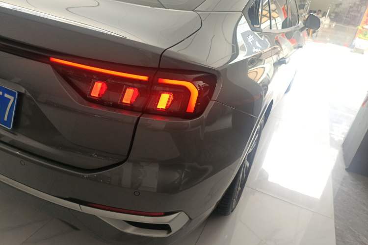 Used Ford Mondeo 2025 2.0T EcoBoost Luxury Version Right Rear Taillight