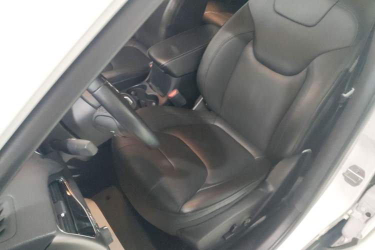 Used Jeep Cherokee 2019 2.0T Two-Wheel Drive Smart Enjoyment Version China V