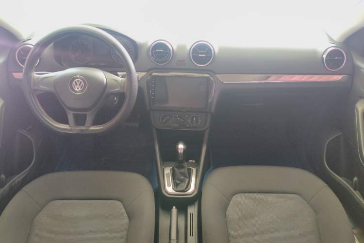 Used Volkswagen Jetta 2017 1.5L Automatic Fashion Model Center Console