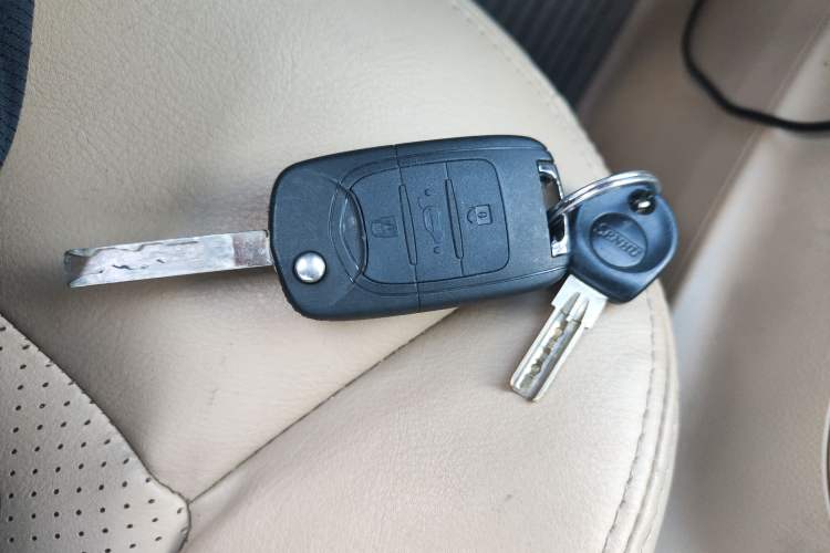 Used Baojun 730 2014 1.5L manual Comfort version 7 seats