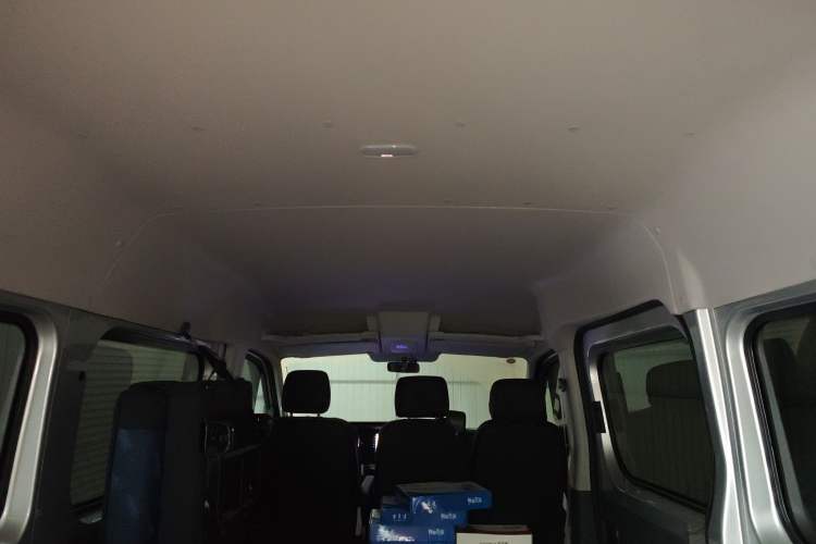 Used Dongfeng Yufeng 2023 V9+ 2.0T Manual Front-Drive Multi-Function Short-Chassis Mid-Height 5/6-Seater
