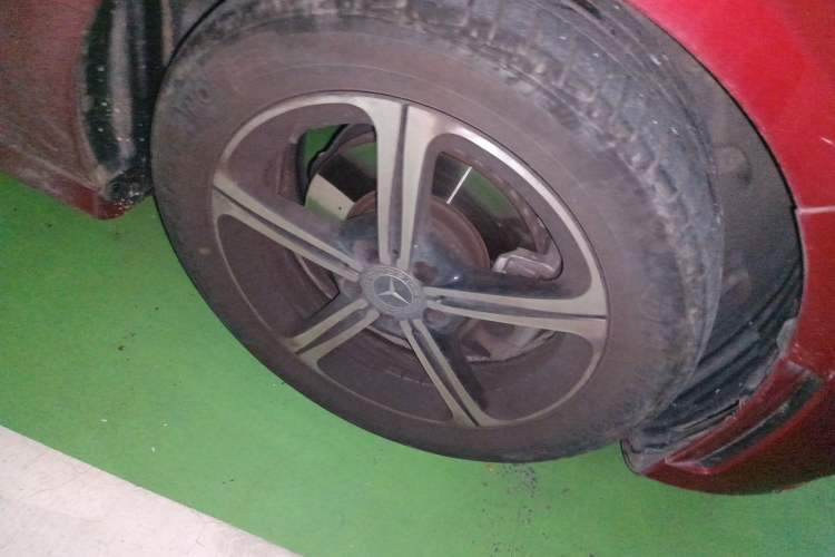 Used Mercedes-Benz A-Class 2022 Revised Version A 200 L Sport Sedan Fashionable Style Right Front Wheel Hub