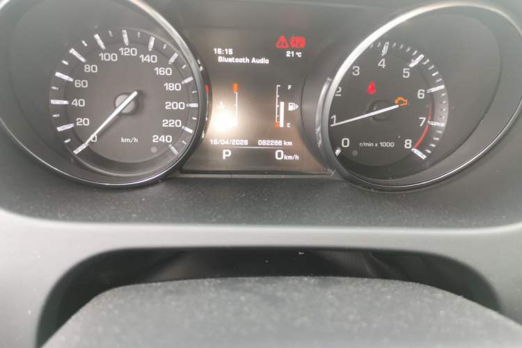 Used Land Rover Discovery Sport 2015 2.0T HSE LUXURY Odometer Close Up