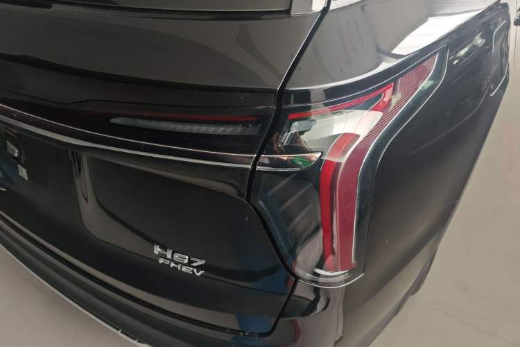 Used Hongqi HS7 PHEV 2025 Model 2.0T PHEV Two-Wheel Drive Qi Xiang Edition 7-Seater
