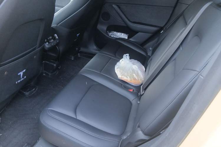 Used Tesla Model Y 2022 Long-Range All-Wheel-Drive Version