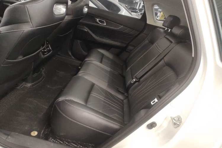 Used CHANGAN UNI-K 2024 2.0T Two-Wheel Drive YueShang Trim Interior 4