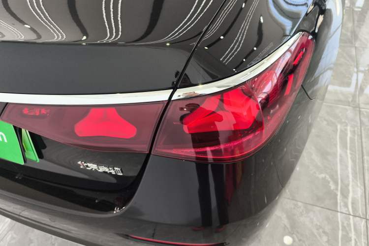 Used Mercedes-Benz E-Class New Energy 2024 E 350 e L Plug-in Hybrid Sedan
