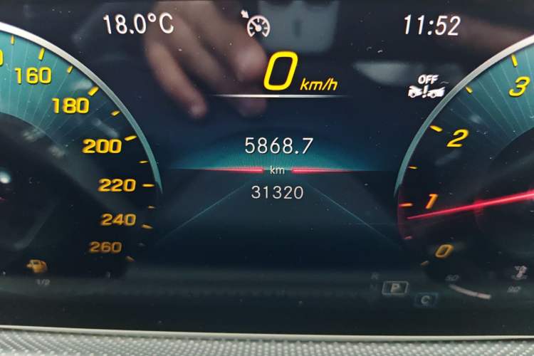 Used Mercedes-Benz A-Class 2022 Revised Version A 200 L Sport Sedan Fashionable Style Odometer Close Up