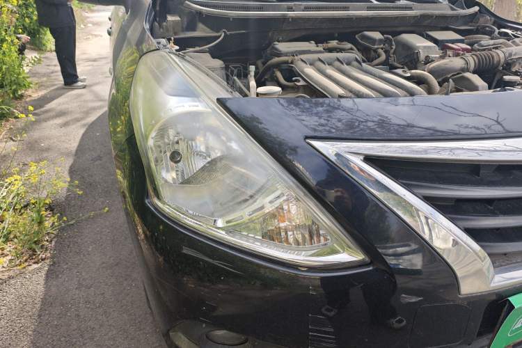Used Nissan Sunny 2014 1.5XE Manual Comfort Edition Right Front Headlight