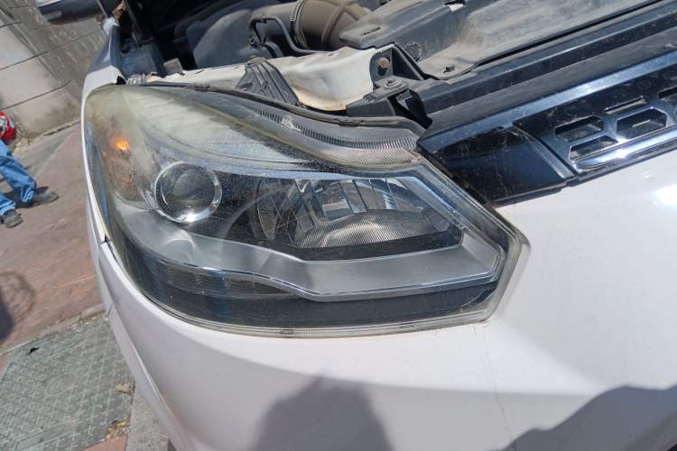 Used JMC Yusheng S350 2016 2.0T Automatic Two-Wheel Drive Gasoline Luxury Version with Sunroof 5 Seats