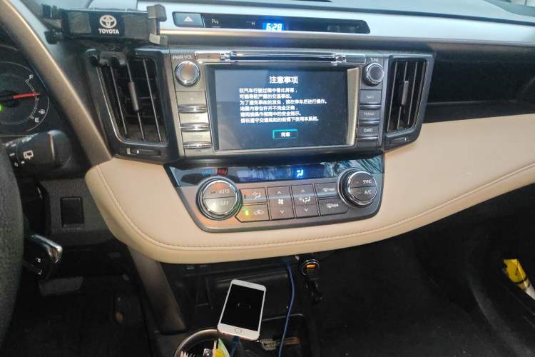 Used Toyota RAV4 2015 2.0L CVT Two-Wheel Drive Fashion Edition