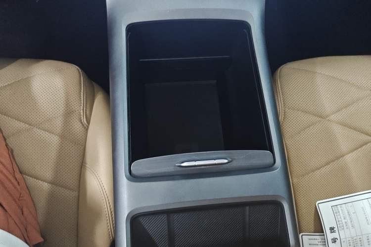 Used Geely Galaxy L6 2023 60km PLUS Gear Lever