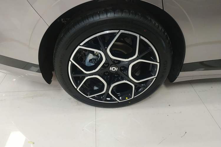 Used CHANGAN NEVO A07 2026 Model Ultra-Long Blue Whale Pure Electric 730 Luxury Edition Right Rear Wheel Hub