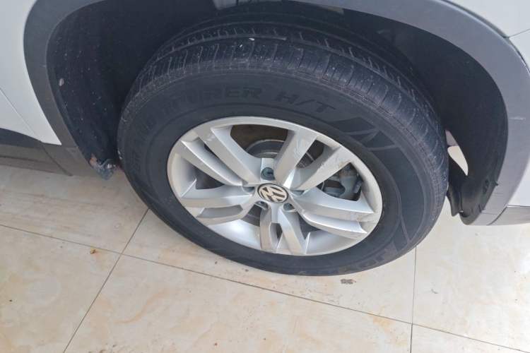 Used Volkswagen Tiguan 2015 1.8TSI Automatic Two-Wheel Drive Trend Edition Right Front Wheel Hub