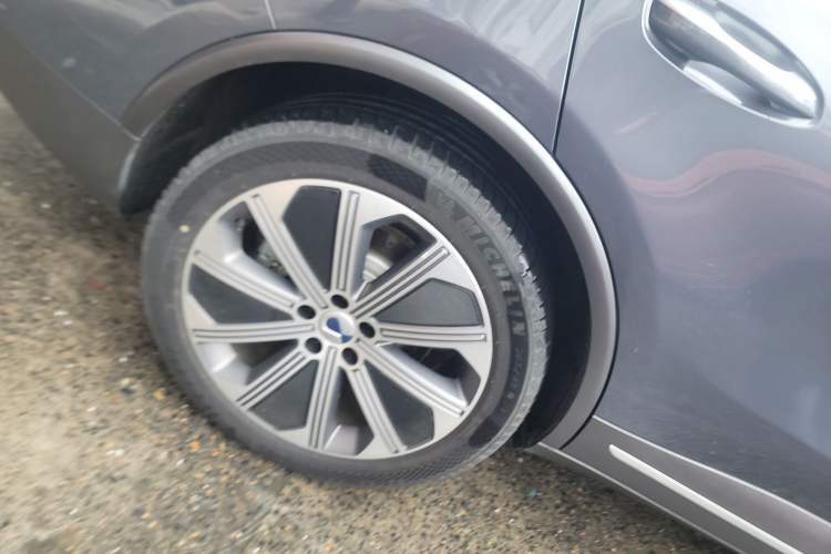 Used Denza N8 2023 Four-Wheel Drive Ultra-Hybrid Flagship Seven-Seater Version
