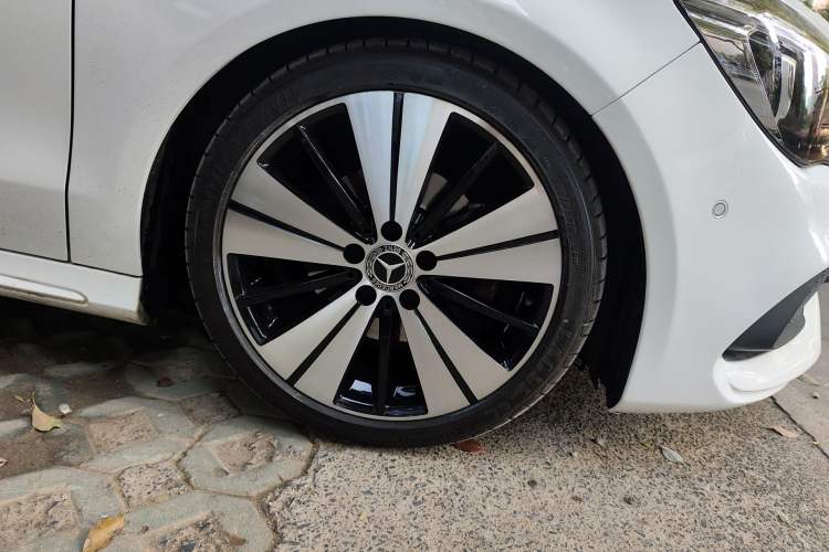 Used Mercedes-Benz CLA 2018 CLA 200 Style Edition Right Front Wheel Hub