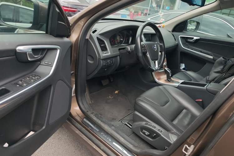 Used Volvo XC60 2015 T5 Smart Upgrade Model
