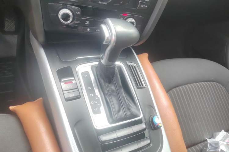 Used Audi A4L 2015 35 TFSI Automatic Standard Model Gear Lever