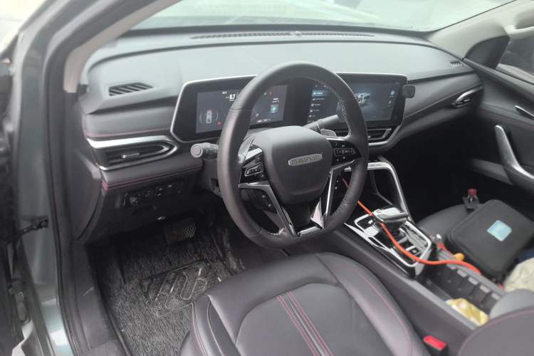 Used SAIC MAXUS T90 RV 2022 2.0T Explorer T90 All-Terrain Green Center Console