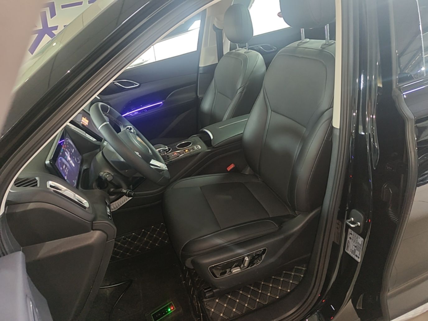 Hongqi HS3 PHEV 2025 Model 117km Jingwei Edition — снимка 17