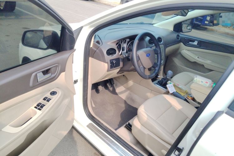 Used Ford Focus 2013 Sedan Classic 1.8L Manual Base Model