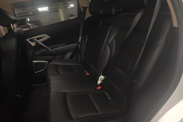 Used Geely Auto Emgrand X7 Sport 2018 1.8TD Automatic Two-Wheel Drive Smart 4G Connected Version
