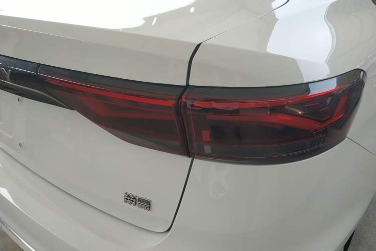 Used Geely Auto Emgrand 2022 4th Generation 1.5L Manual Luxury Model Exterior 3