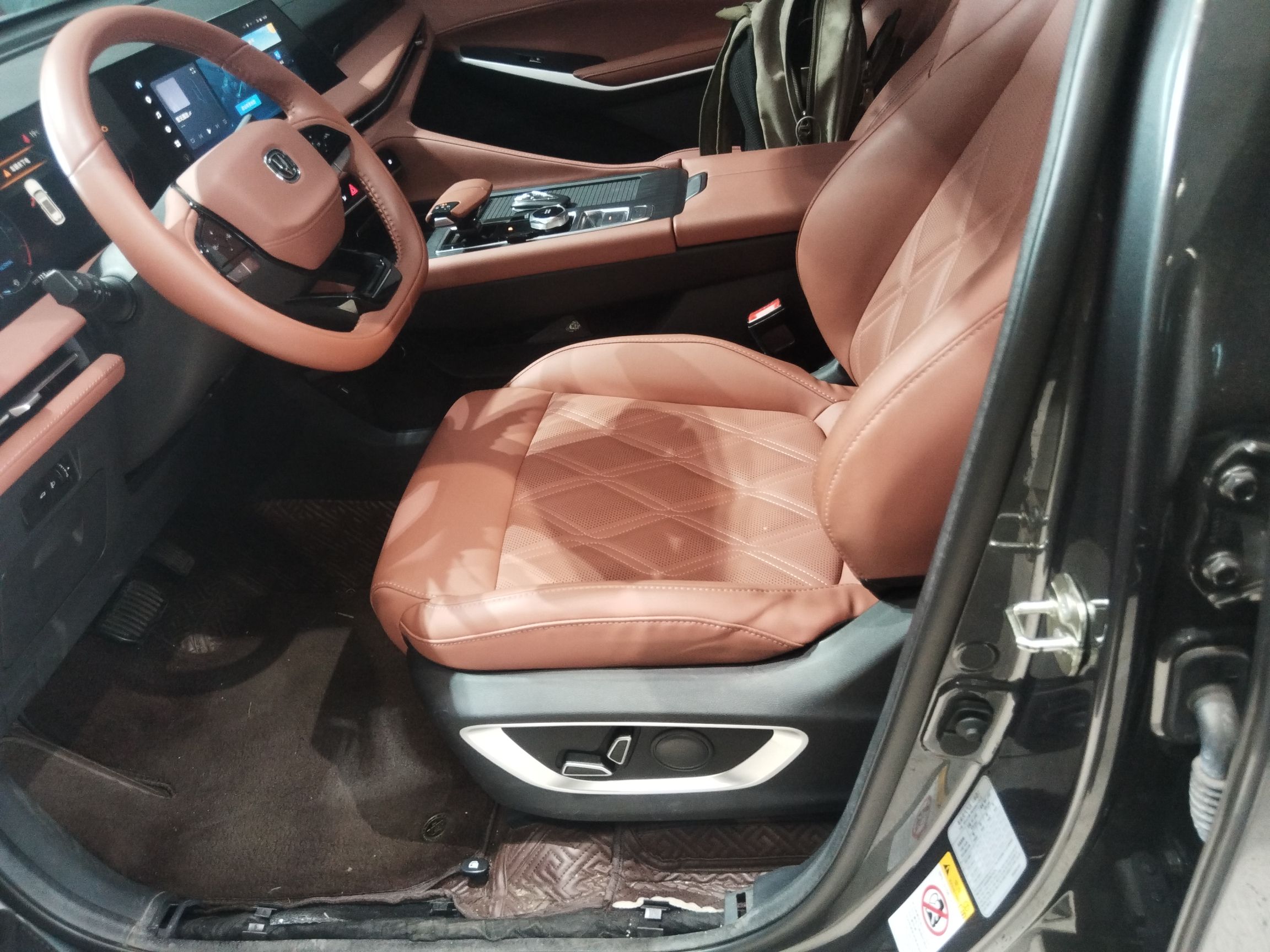 Переднее сиденье в автомобиле