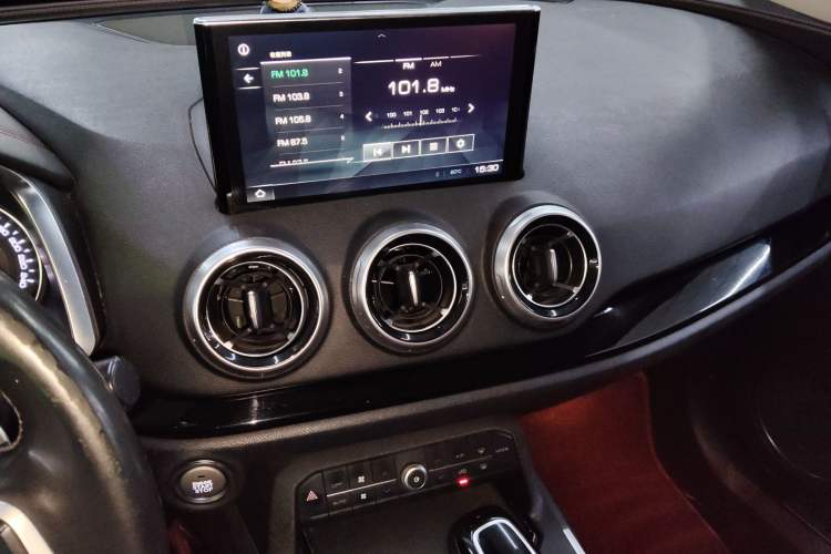 Used Wey VV5 2017 2.0T Ultra-Luxury Version Audio And AC Panel